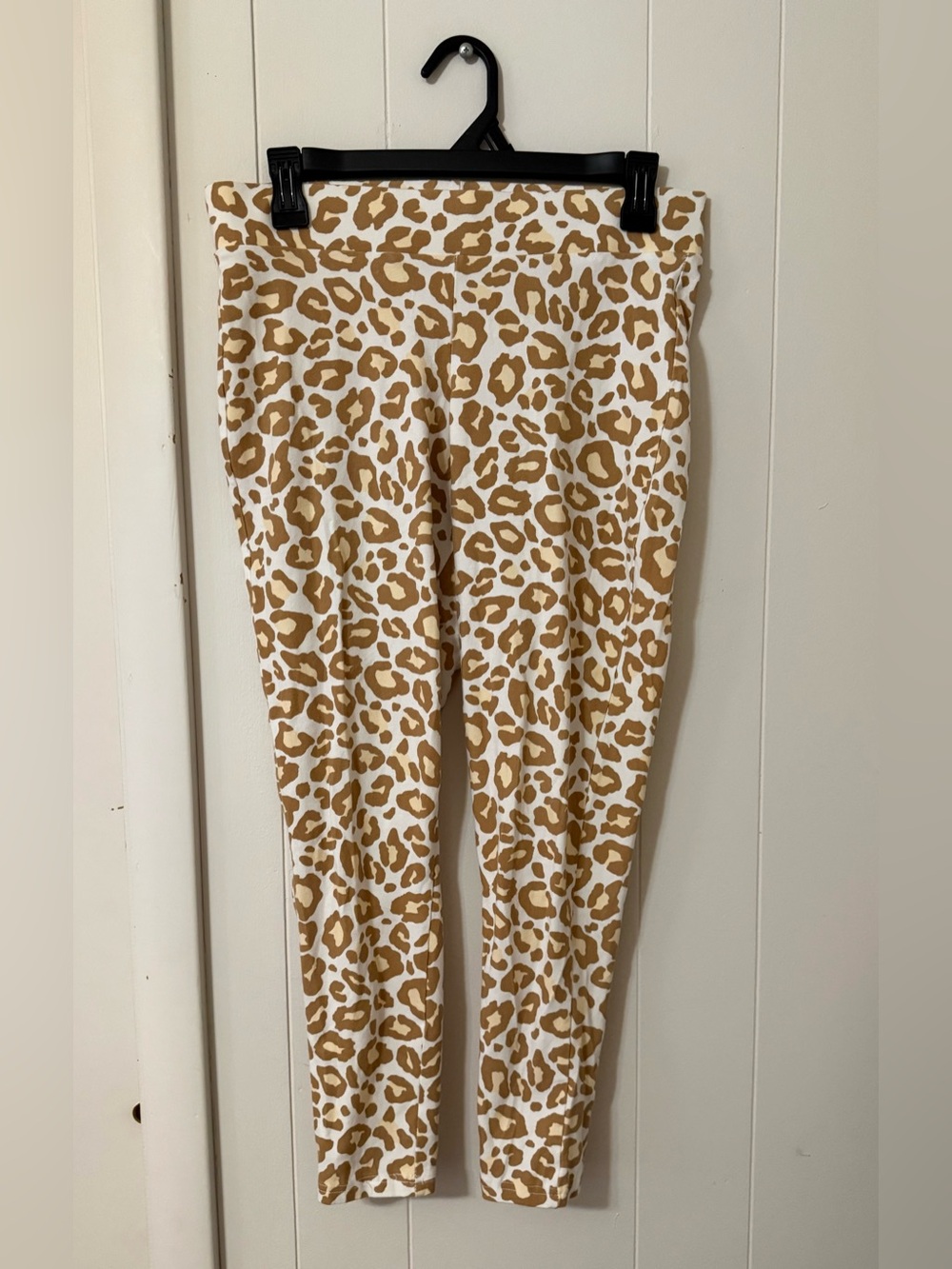 torrid White & Tan Leopard Print Leggings